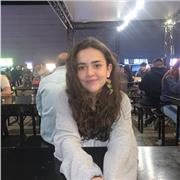 Clases de armonía de chica graduada con el grado profesional en el conservatorio de música de Valladolid